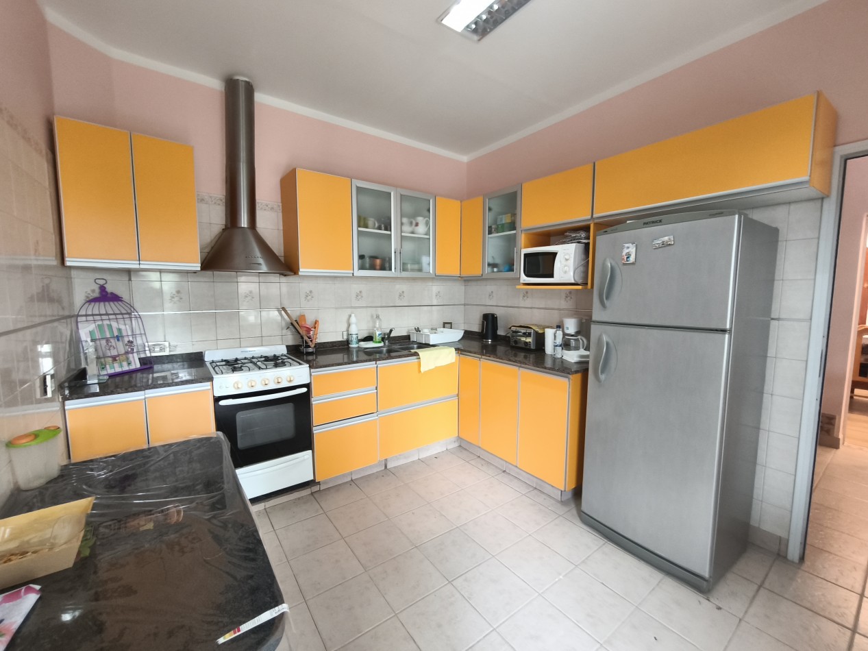 Casa 4 dormitorios en Barrio Jardin [SER DUEÑO]