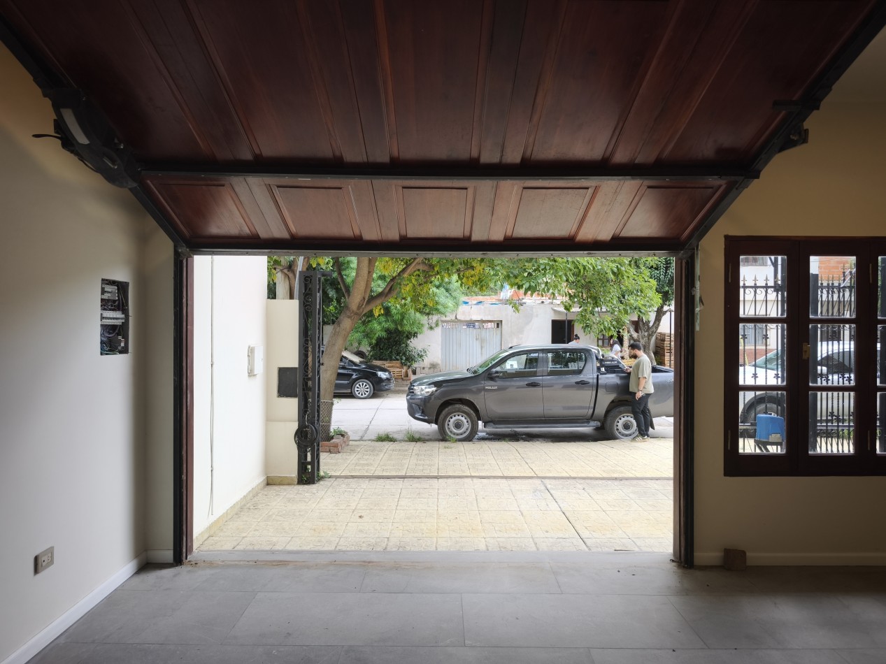 Casa 4 dormitorios en Barrio Jardin [SER DUEÑO]