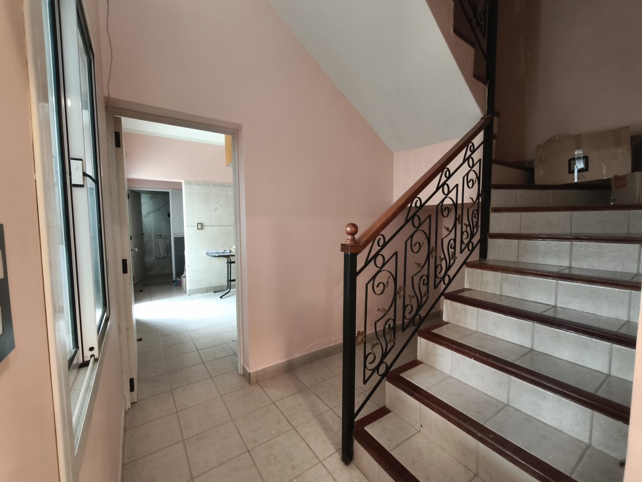 Casa 4 dormitorios en Barrio Jardin [SER DUEÑO]