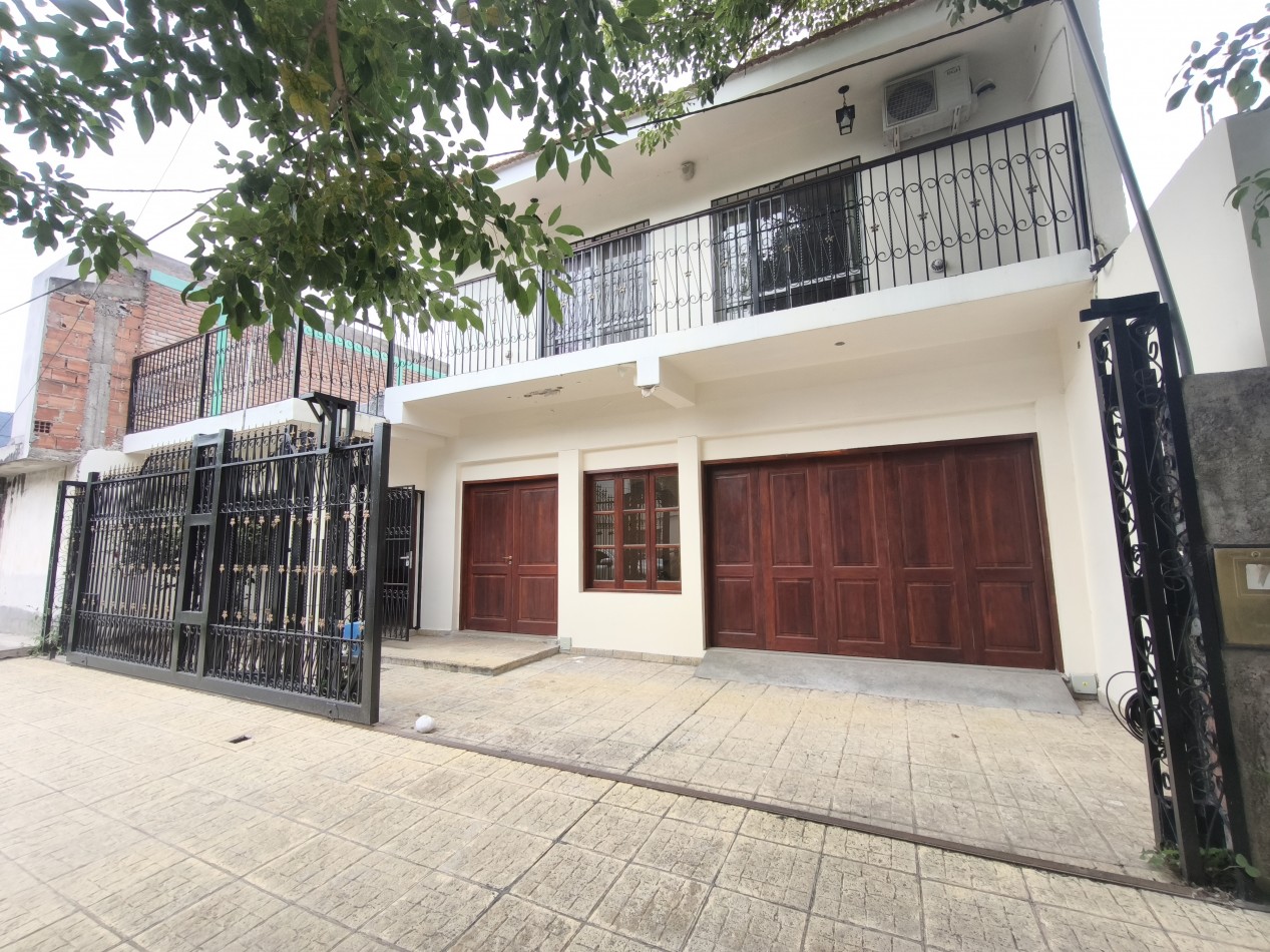 Casa 4 dormitorios en Barrio Jardin [SER DUEÑO]