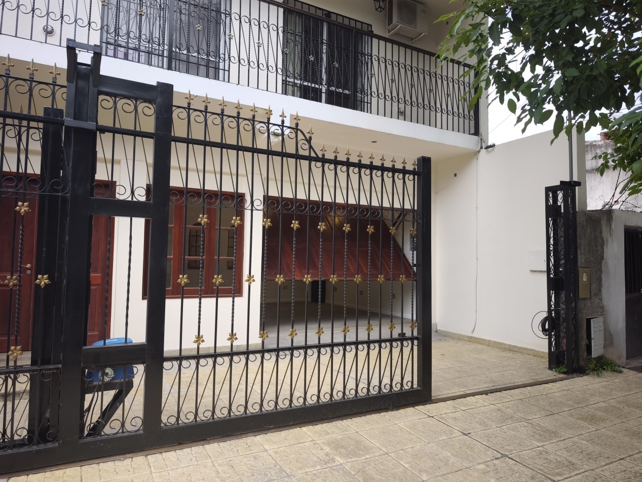 Casa 4 dormitorios en Barrio Jardin [SER DUEÑO]