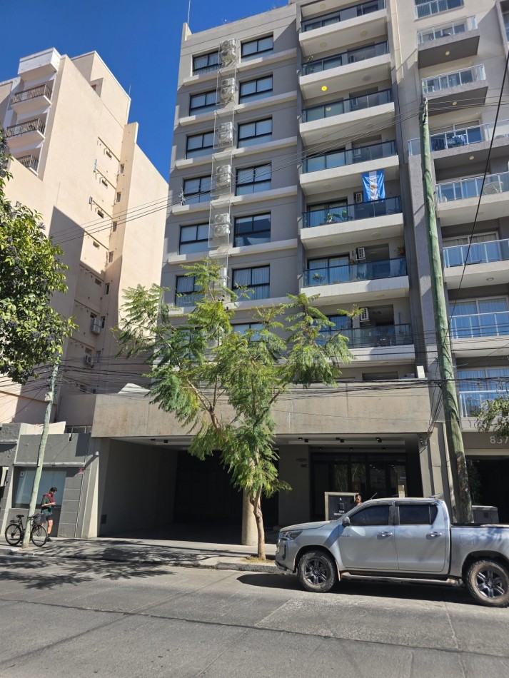 Alquiler Dean Funes 847 Departamento 1 dormitorio con cochera [SER DUEÑO]