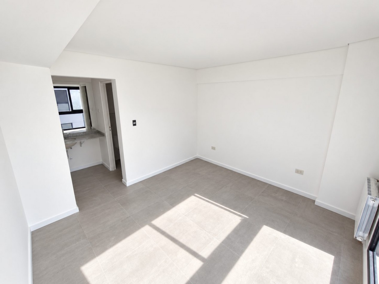 Departamento de 1 dormitorio con cochera en calle 20 de Febrero y 12 de Octubre [SER DUEÑO]
