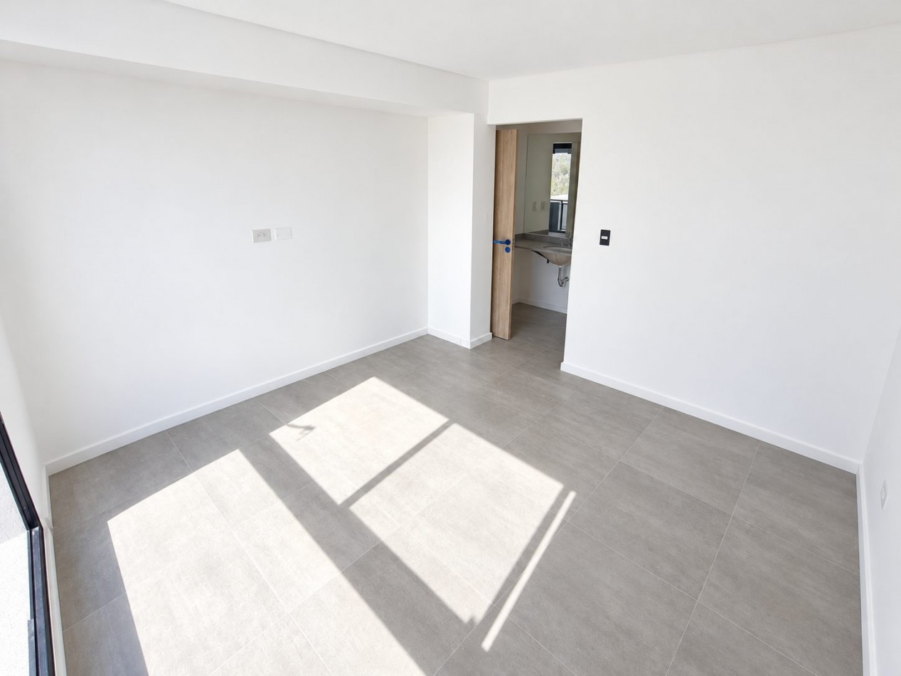 Departamento de 1 dormitorio con cochera en calle 20 de Febrero y 12 de Octubre [SER DUEÑO]