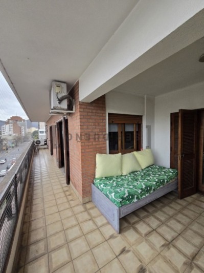 Venta Departamento 4 dormitorios con cochera en Avenida Belgrano [ SER DUEÑO ]