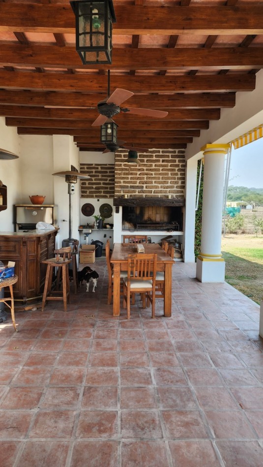 Casa tres dormitorios en Chacras de Santa Maria San Lorenzo Chico [ SER DUEÑO ]