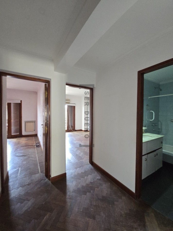 Venta Departamento 4 dormitorios con cochera en Avenida Belgrano [ SER DUEÑO ]