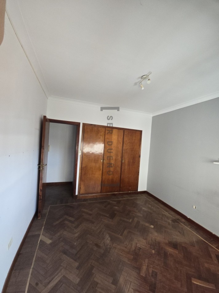 Venta Departamento 4 dormitorios con cochera en Avenida Belgrano [ SER DUEÑO ]