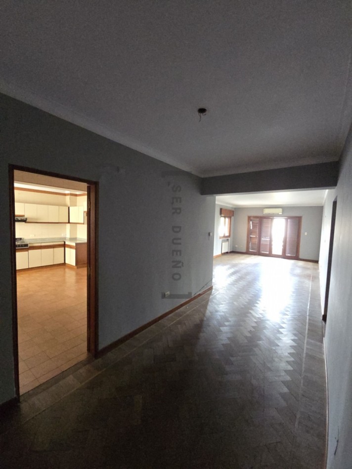 Venta Departamento 4 dormitorios con cochera en Avenida Belgrano [ SER DUEÑO ]