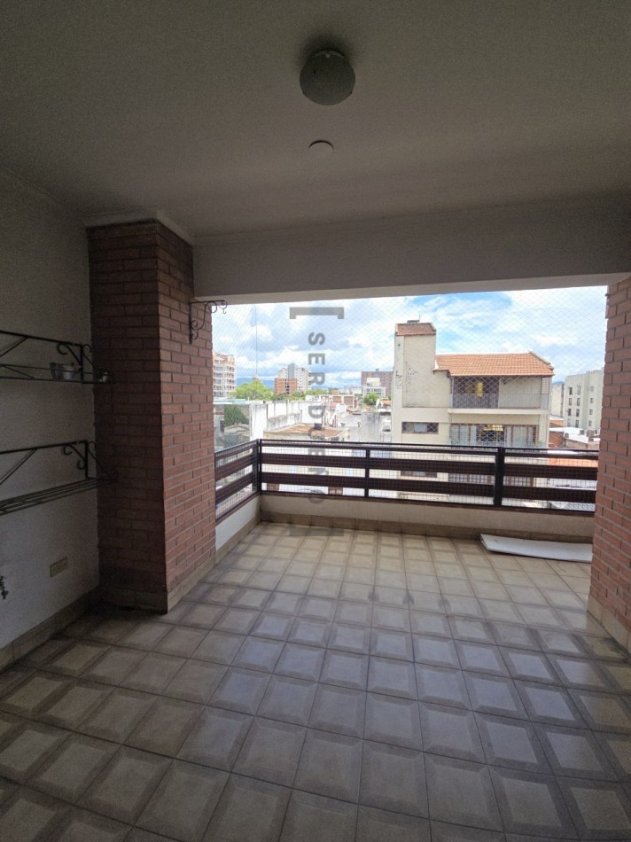 Venta Departamento 4 dormitorios con cochera en Avenida Belgrano [ SER DUEÑO ]