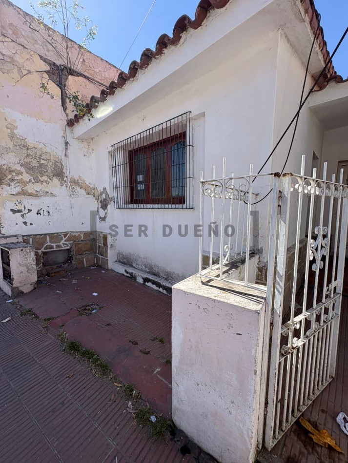 Casa 3 dormitorios en calle Santa Fe 917 [SER DUEÑO]