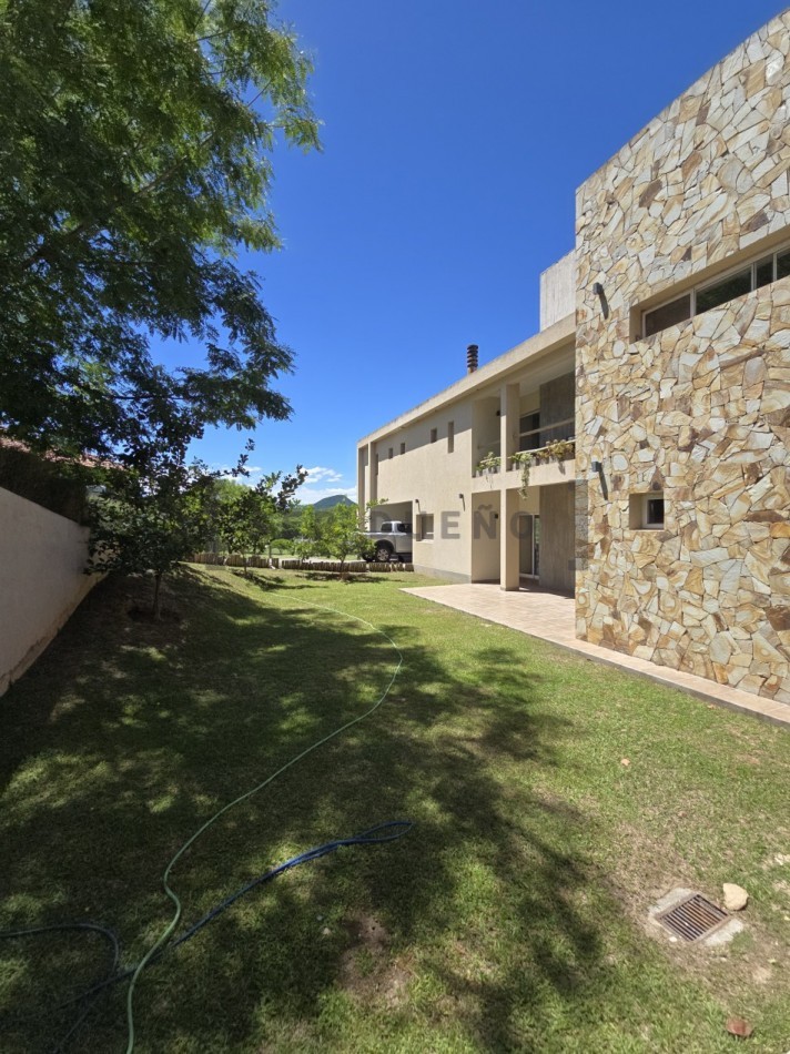 Casa 3 dormitorios en Club de Campo Valle Escondido [SER DUEÑO]