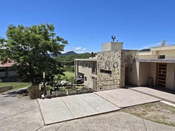 Casa 3 dormitorios en Club de Campo Valle Escondido [SER DUEÑO]