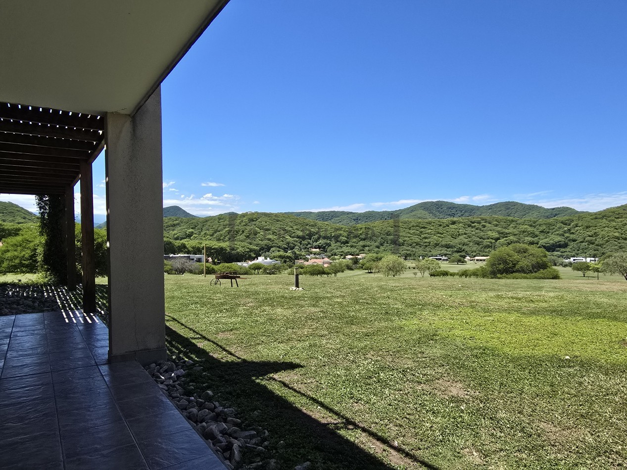 Casa 3 dormitorios en Club de Campo Valle Escondido [SER DUEÑO]