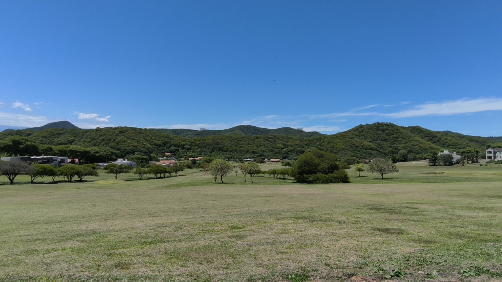 Casa 3 dormitorios en Club de Campo Valle Escondido [SER DUEÑO]