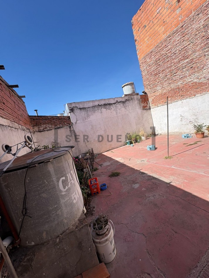 Casa 3 dormitorios en calle Santa Fe 917 [SER DUEÑO]