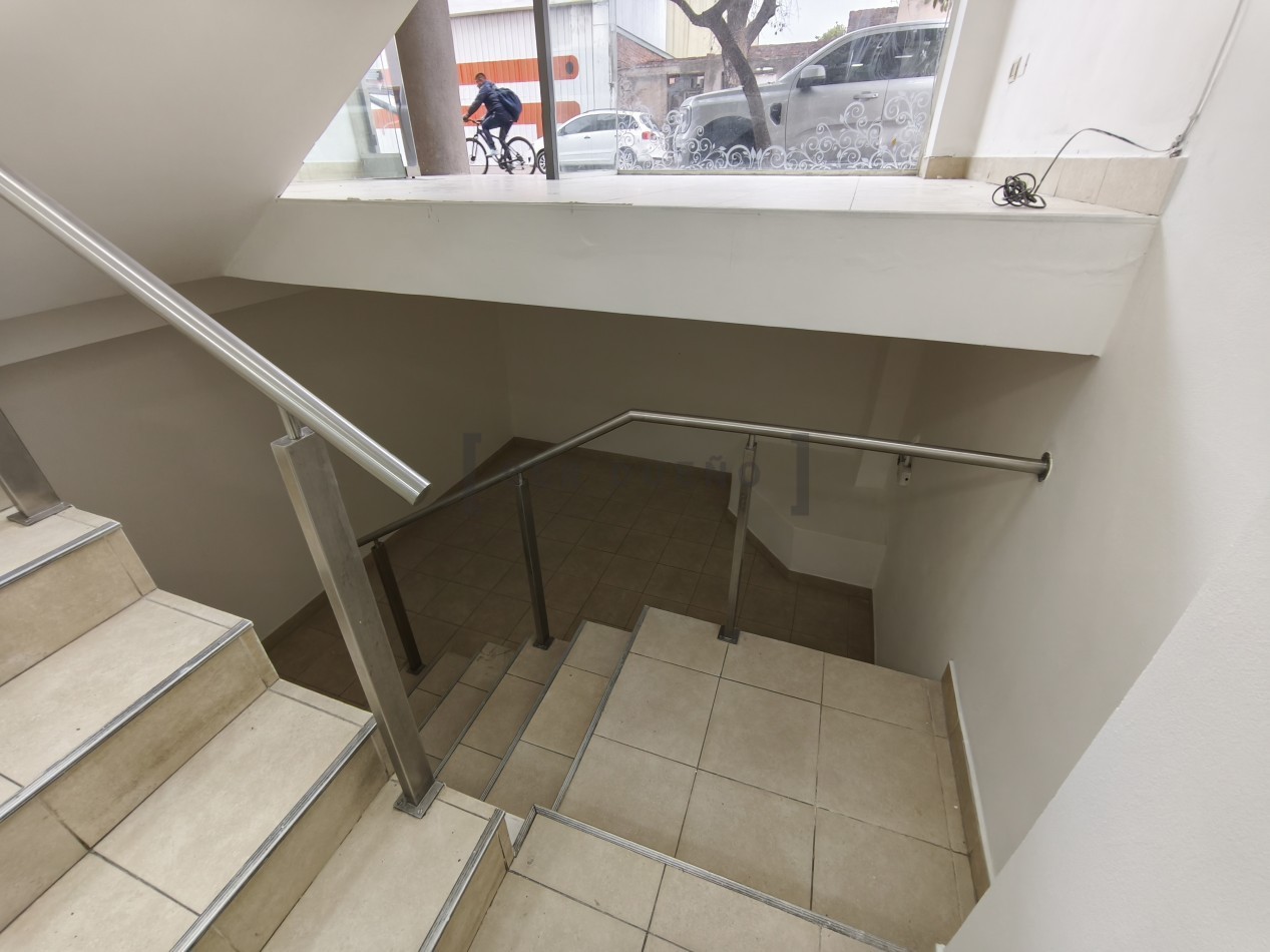 Alquiler Local Comercial Leguizamon 1400 con cochera [SER DUEÑO]