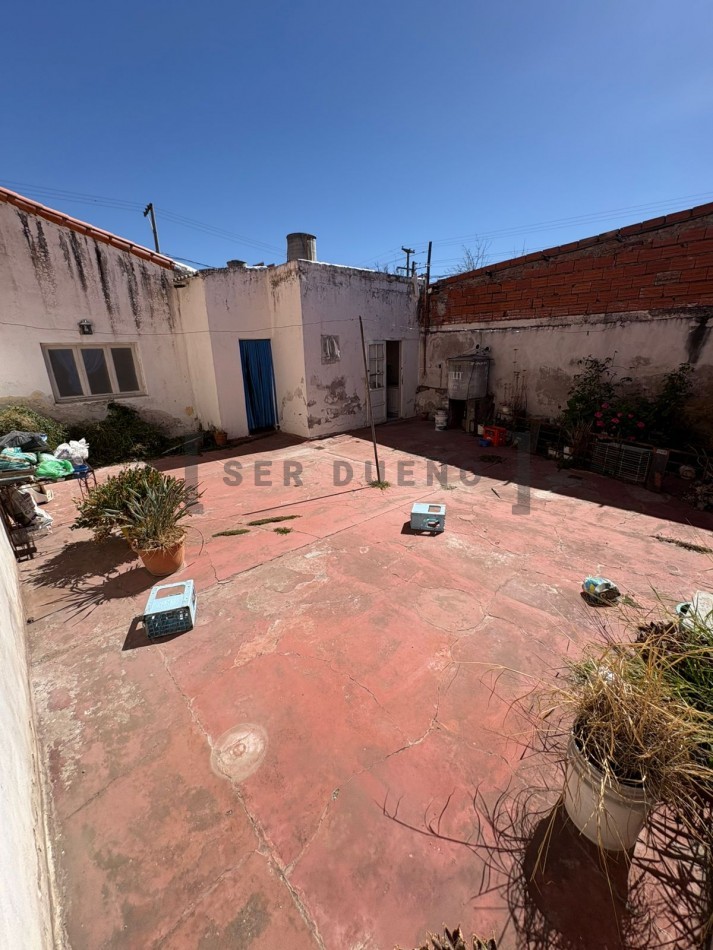 Casa 3 dormitorios en calle Santa Fe 917 [SER DUEÑO]