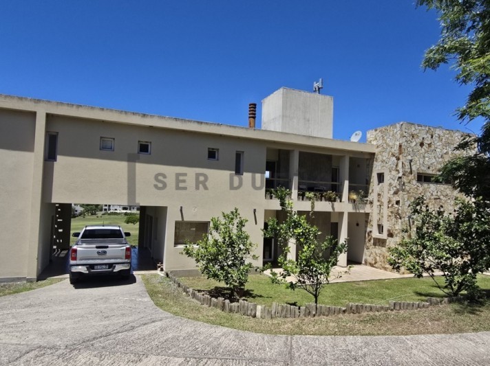 Casa 3 dormitorios en Club de Campo Valle Escondido [SER DUEÑO]
