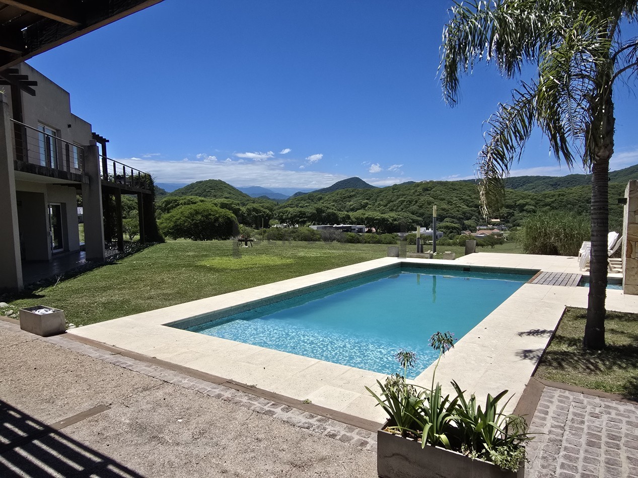 Casa 3 dormitorios en Club de Campo Valle Escondido [SER DUEÑO]