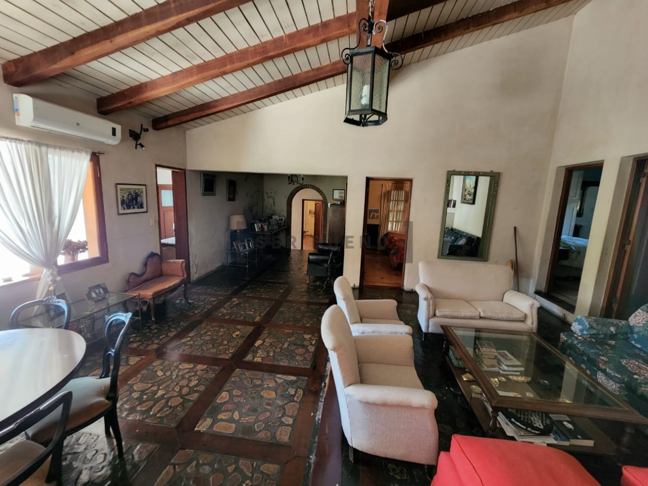 Casa en Venta San Lorenzo 6 dormitorios con amplio jardin y pileta [SER DUEÑO]