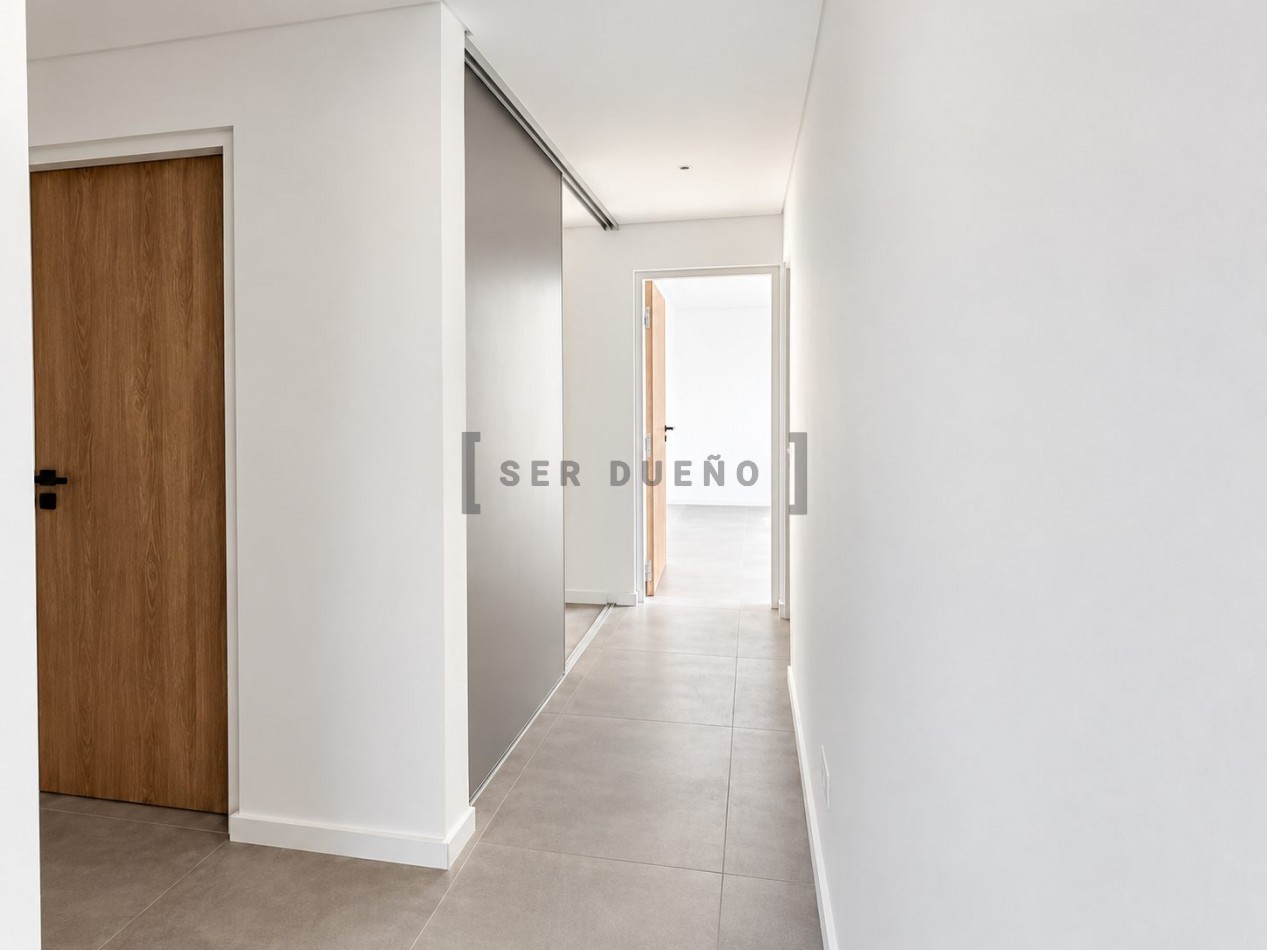 Departamento de 2 dormitorios con cochera en calle 20 de Febrero y 12 de Octubre [SER DUEÑO]
