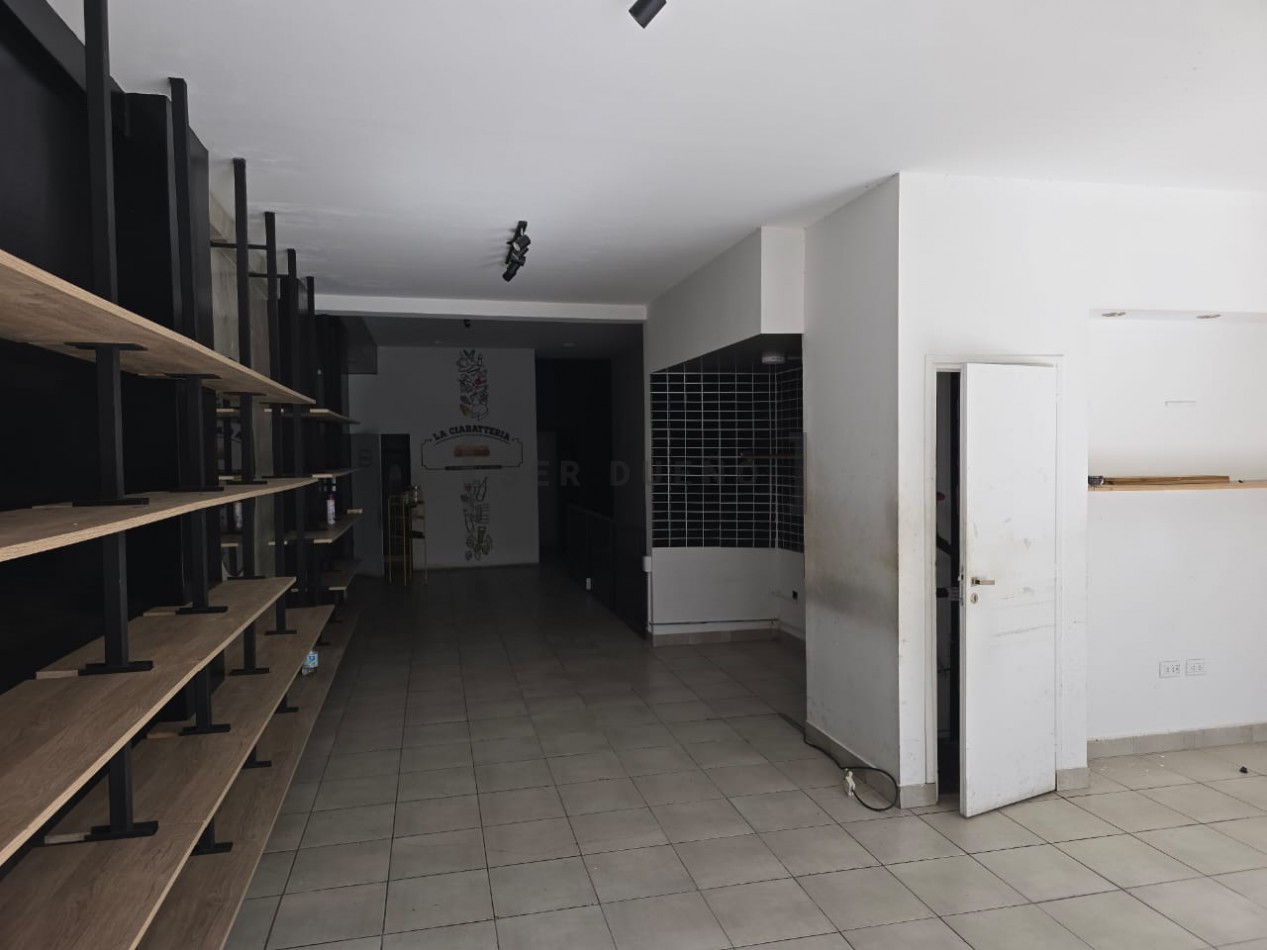 Venta Local Comercial a la Calle Guemes 1649 [SER DUEÑO]