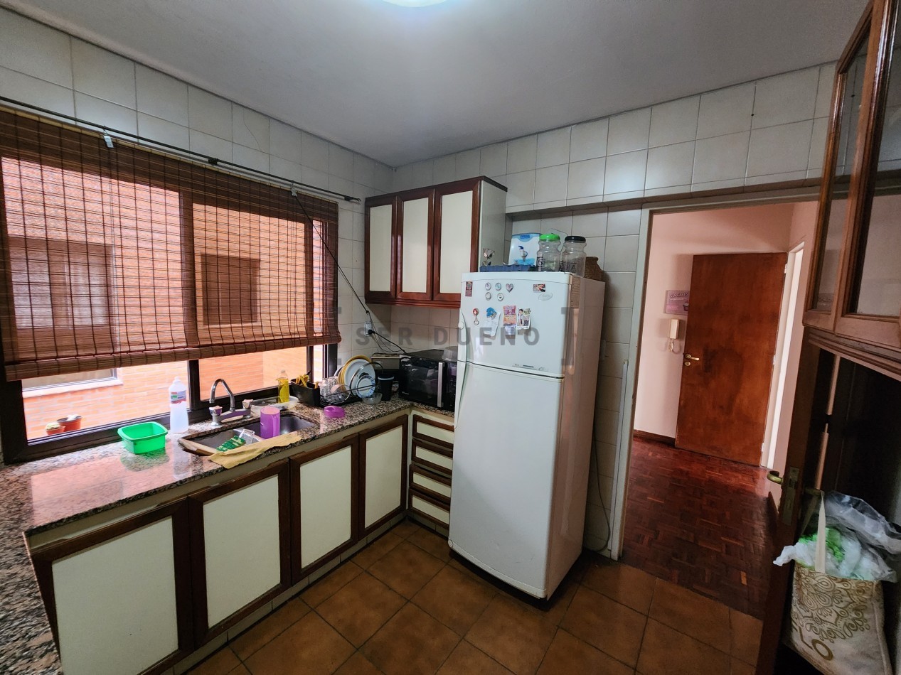 Departamento en alquiler en 25 de Mayo 630 3er piso frente con balcon y cochera