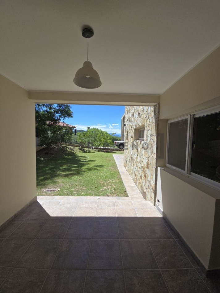 Casa 3 dormitorios en Club de Campo Valle Escondido [SER DUEÑO]