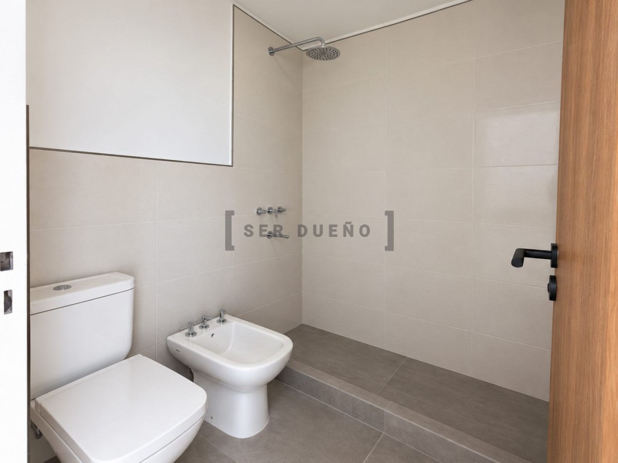 Departamento de 2 dormitorios con cochera en calle 20 de Febrero y 12 de Octubre [SER DUEÑO]