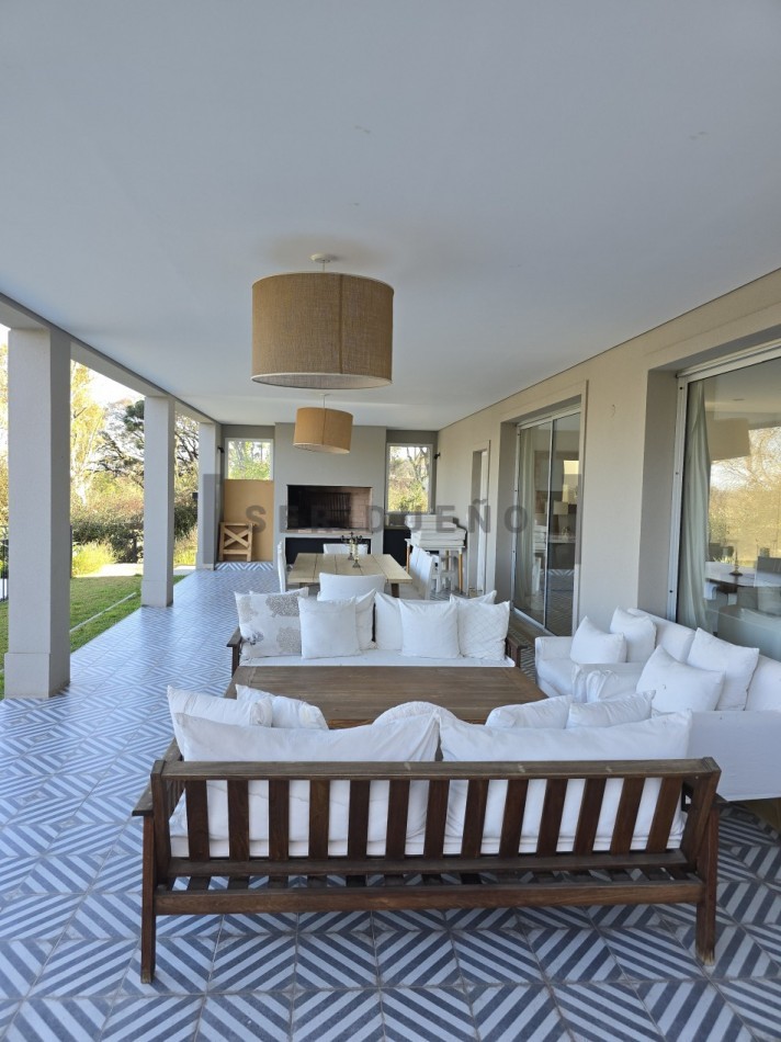 Casa en Venta Barrio Finca La Montaña de 4 dormitorios [SER DUEÑO]