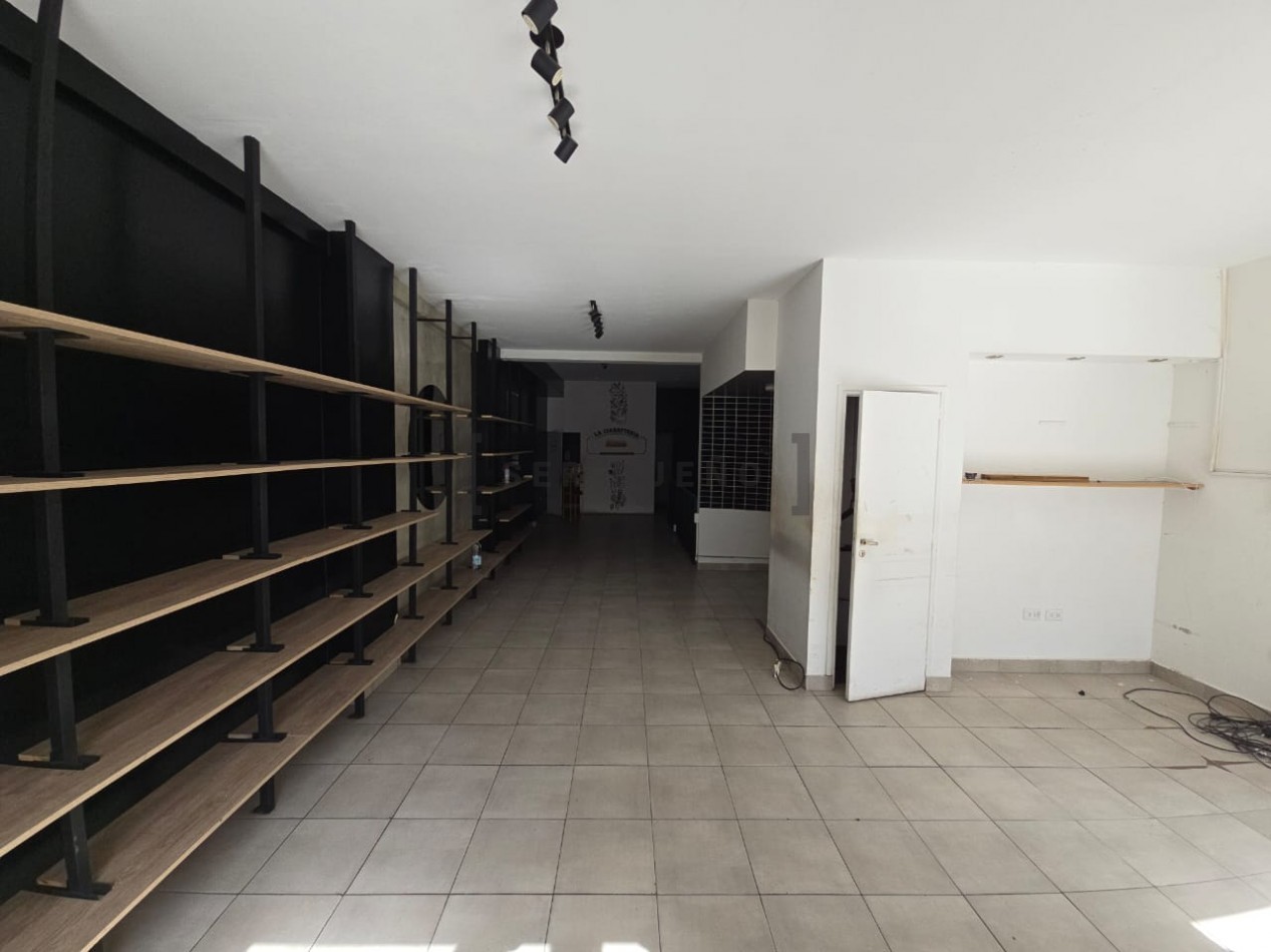 Venta Local Comercial a la Calle Guemes 1649 [SER DUEÑO]
