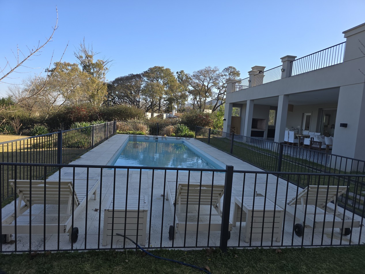 Casa en Venta Barrio Finca La Montaña de 4 dormitorios [SER DUEÑO]
