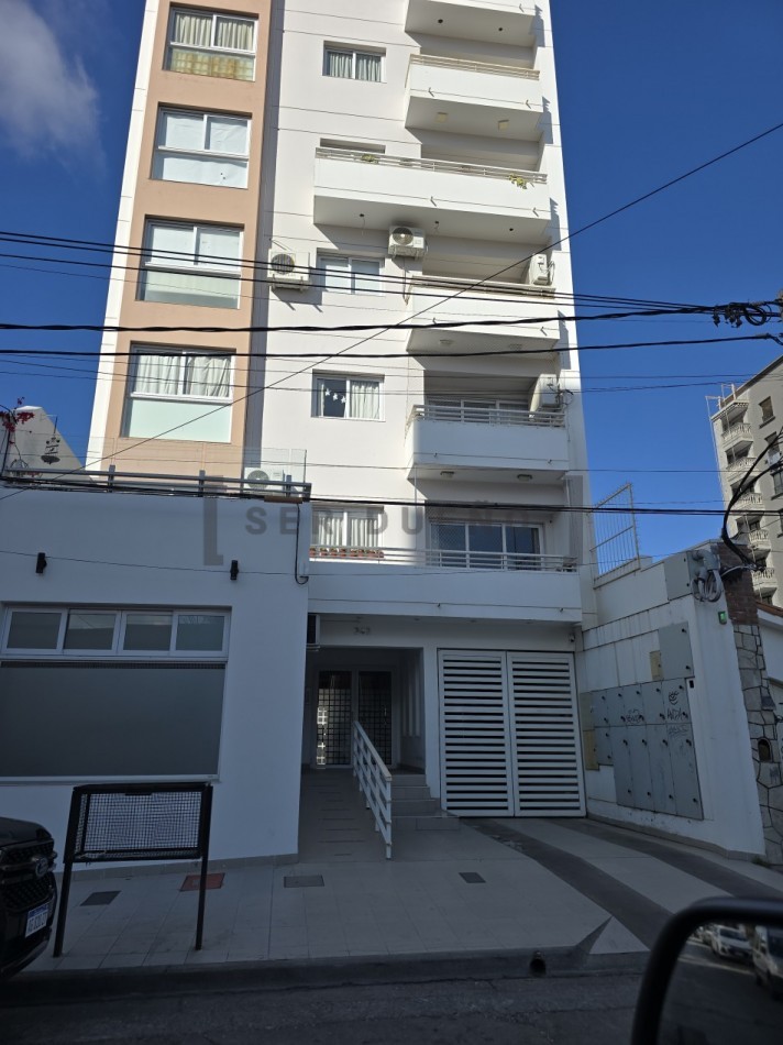Departamento de dos dormitorios con cochera [SER DUEÑO]