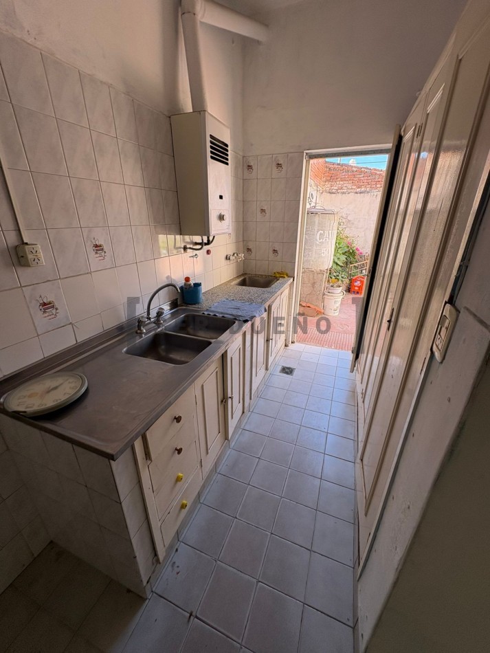 Casa 3 dormitorios en calle Santa Fe 917 [SER DUEÑO]