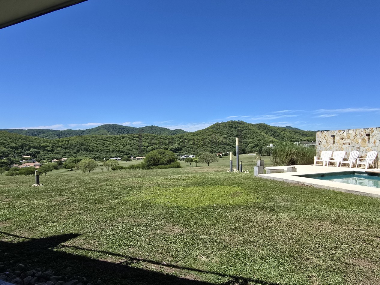 Casa 3 dormitorios en Club de Campo Valle Escondido [SER DUEÑO]