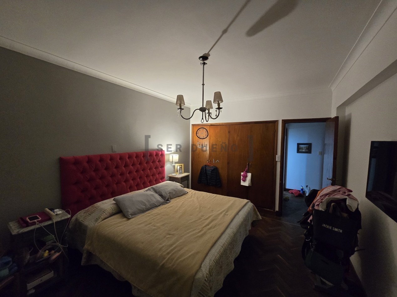 Venta Departamento 4 dormitorios con cochera en Avenida Belgrano [ SER DUEÑO ]