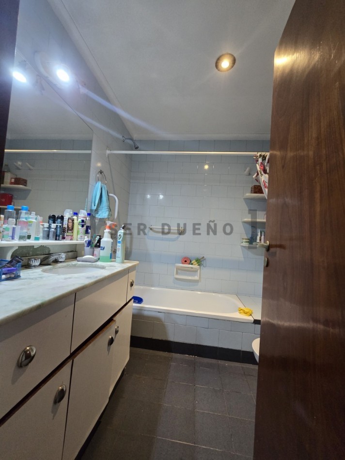 Venta Departamento 4 dormitorios con cochera en Avenida Belgrano [ SER DUEÑO ]