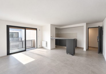 Departamento de 1 dormitorio con cochera en calle 20 de Febrero y 12 de Octubre [SER DUEÑO]