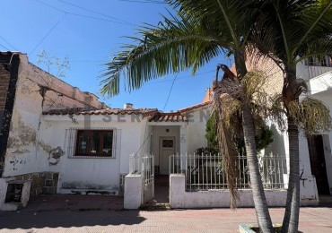 Casa 3 dormitorios en calle Santa Fe 917 [SER DUEÑO]